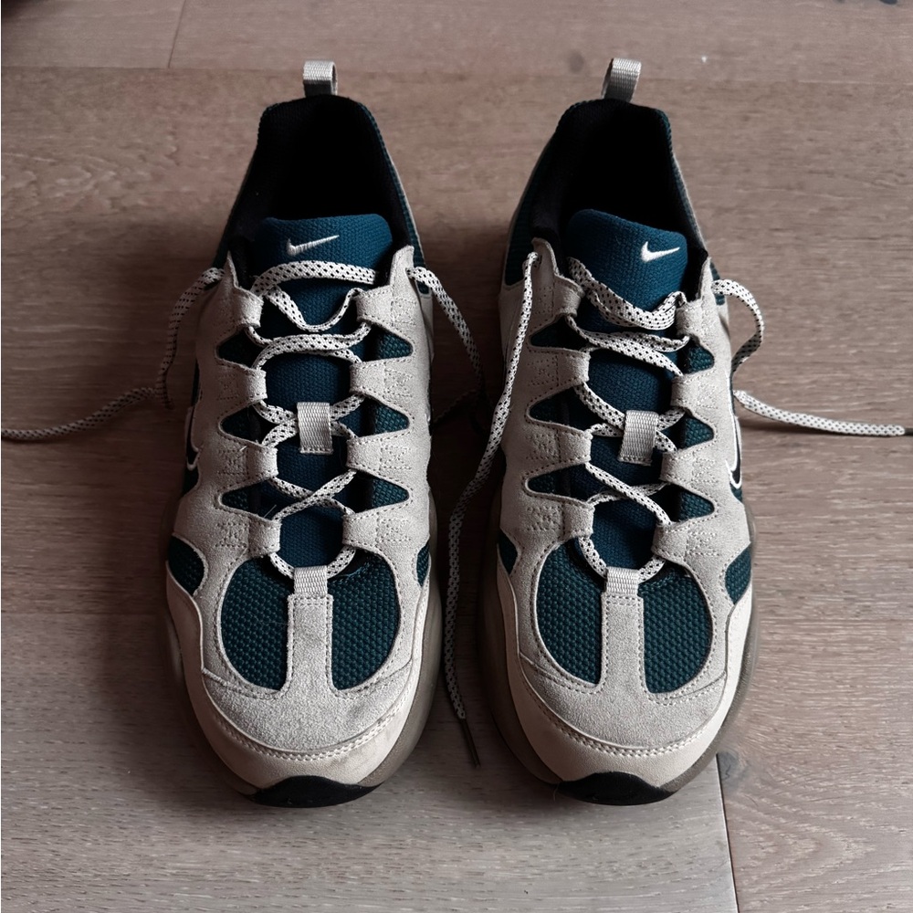 Nike Men's Beige and Dark Green Sneakers